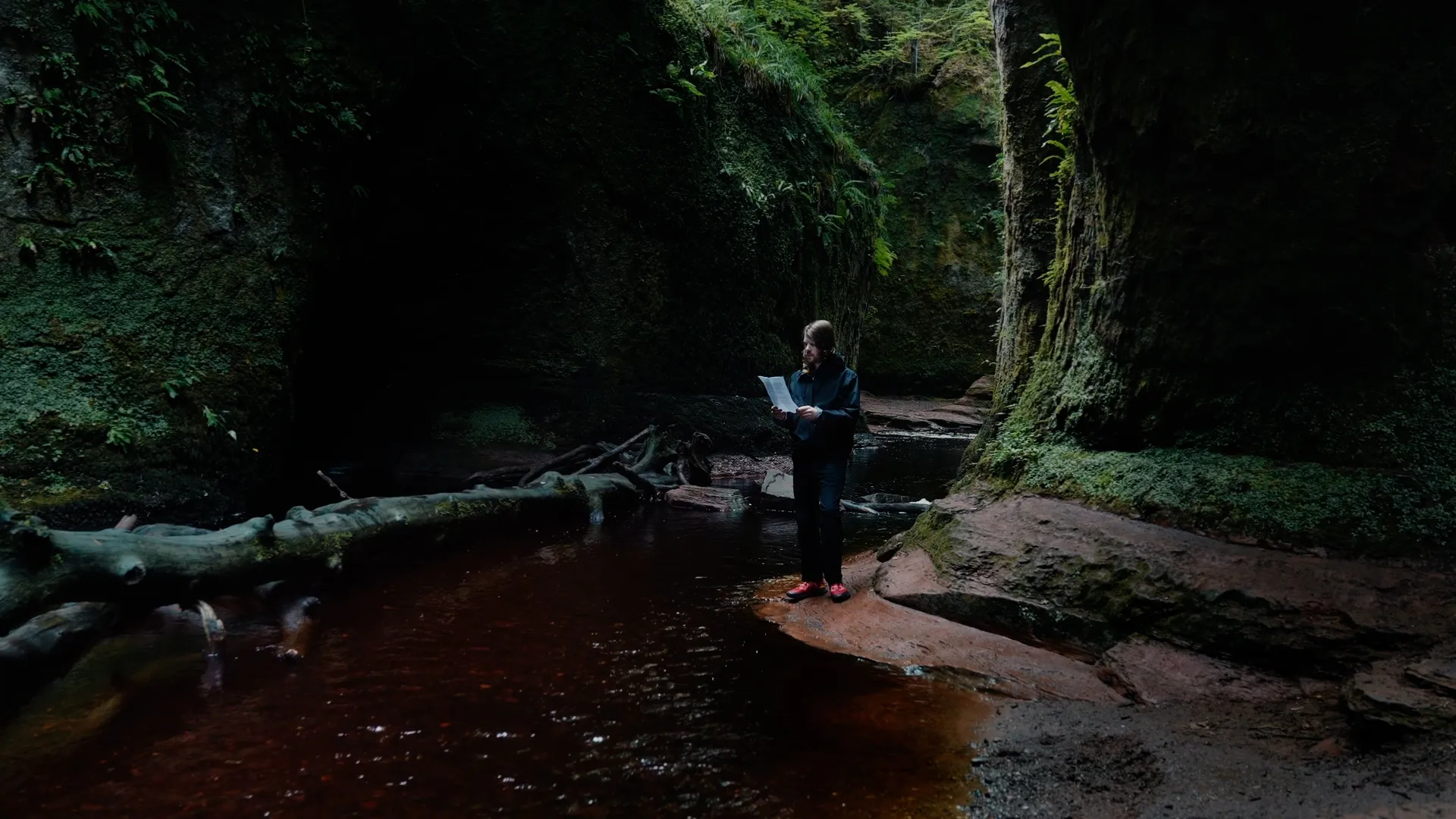 shot 4 from movie My Want of You Partakes of Me by Sasha Litvintseva and Beny Wagner